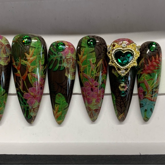 Tropical Sugar Skull Nails - Picture 4 of 7